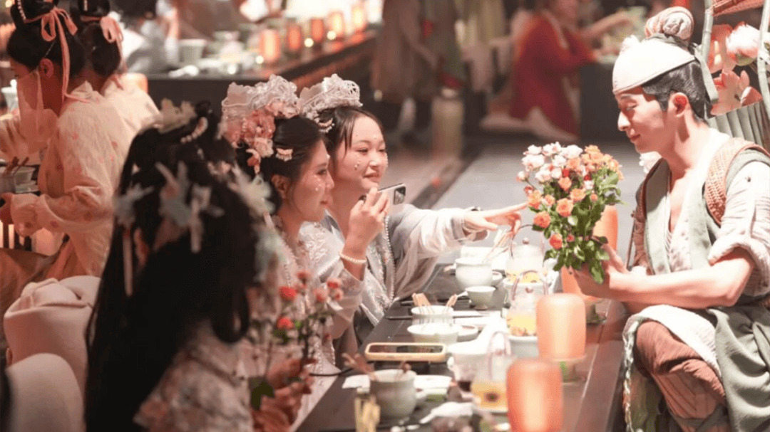 道:72个情绪价值营造标杆案例不朽情缘版旅游餐饮场景破局之(图23) 道:72个情绪价值营造标杆案例不朽情缘版旅游餐饮场景破局之(图23)