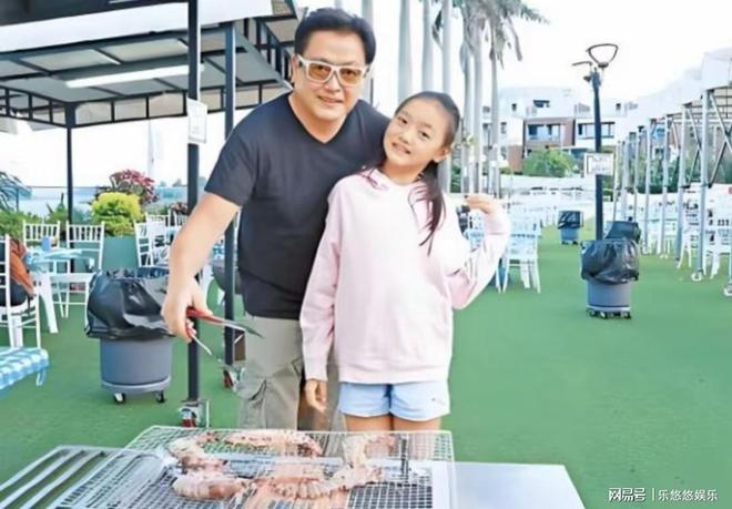 岁女儿近180 和爸爸很像家中温馨时尚MG不朽情缘58岁魏骏杰接女儿放学15(图4) 岁女儿近180 和爸爸很像家中温馨时尚MG不朽情缘58岁魏骏杰接女儿放学15(图4)