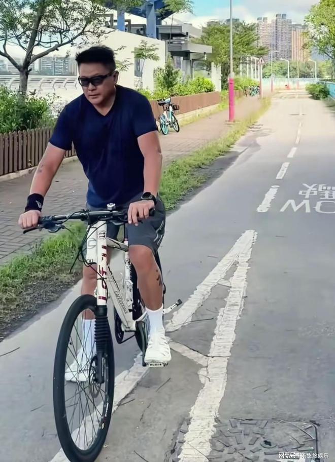 岁女儿近180 和爸爸很像家中温馨时尚MG不朽情缘58岁魏骏杰接女儿放学15(图5) 岁女儿近180 和爸爸很像家中温馨时尚MG不朽情缘58岁魏骏杰接女儿放学15(图5)